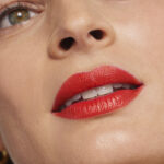 ColorLuxe Hydrating Cream Lipstick 48 IC ColorLuxe Poppy med 2000x1970 a619195b 305f 43de 8b31 0b9156152e34