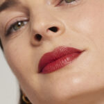 ColorLuxe Hydrating Cream Lipstick 58 IC ColorLuxe Scarlet med 2000x1953 4d826f07 904f 4a44 9d9c f935b8111cdc